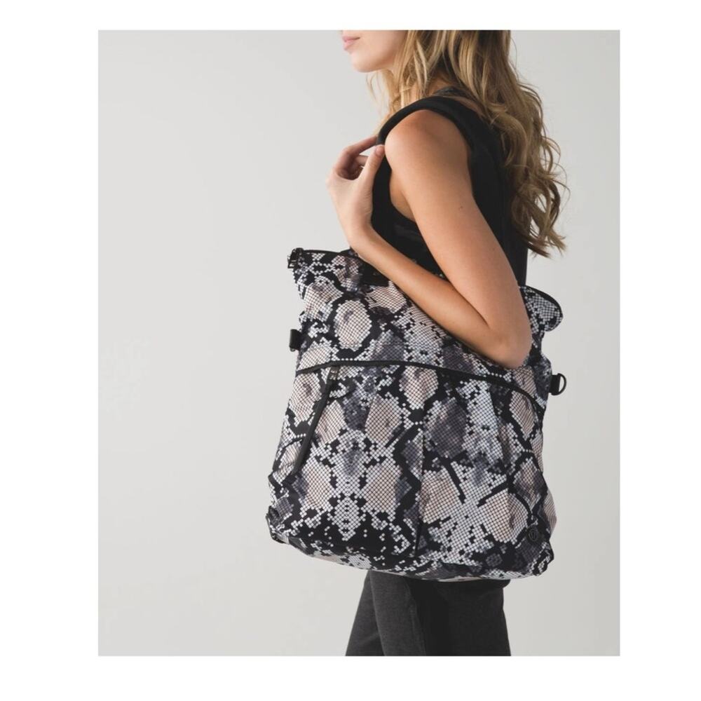Lululemon Twice As Nice Tote Ziggy Snake Snakeskin Butter Pink Black Gym Bag